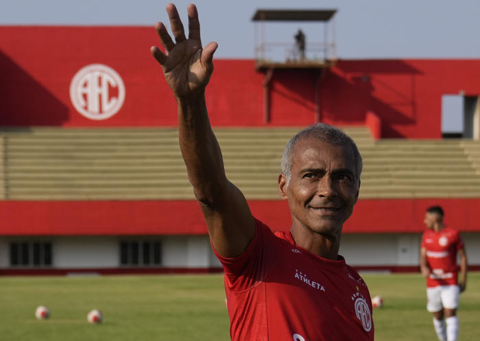 romário estremece al fútbol: “los jugadores son muy burros, hoy haría más de 2,000 goles”