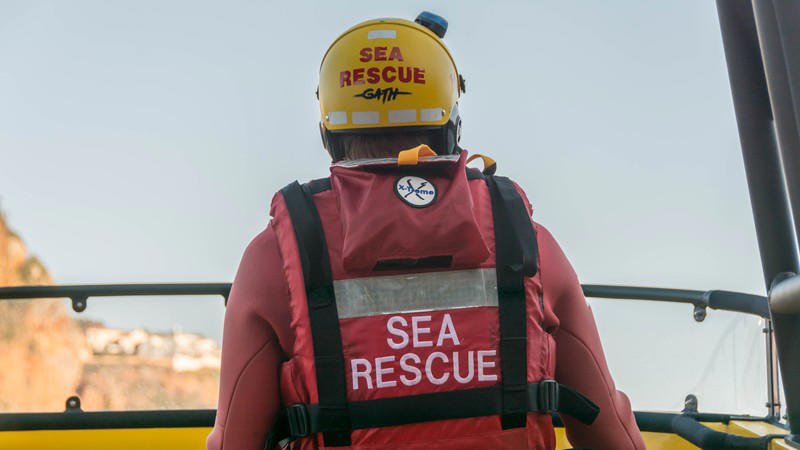 fisherman rescued after being swept to sea at beacon wharf, near the mossel bay harbour