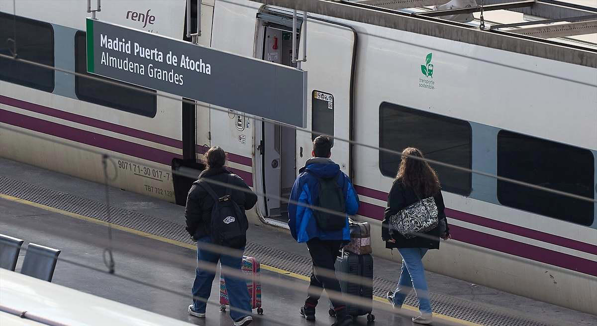 el plan maestro de renfe para ahorrar: sus trenes dejarán de salir desde madrid