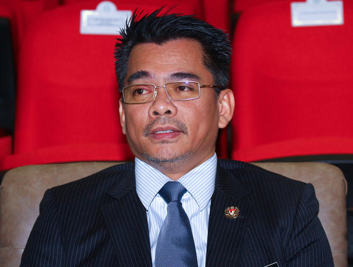 don’t blame civil servants for your own mistakes, warisan tells grs