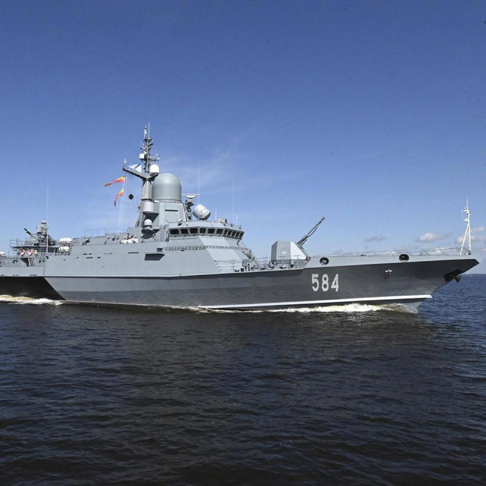 „mit angriffsdrohnen und atacms-raketen“: ukraine soll vor sewastopol russisches kriegsschiff „ziklon“ versenkt haben