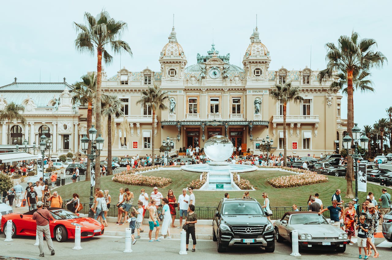 <p>The top three attractions in Monte Carlo include: Casino de Monte-Carlo, the Boulevard des Moulins and Saint-Charles Church.</p>