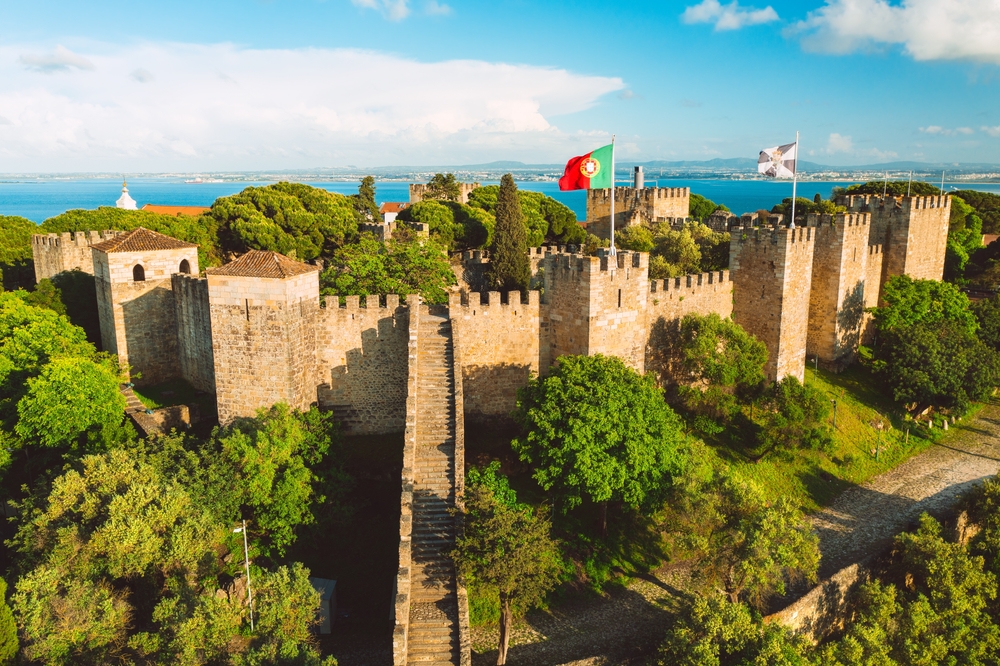 <p>The top three attractions in Lisbon include: Jerónimos Monastery, São Jorge Castle, and Belém Tower.</p>