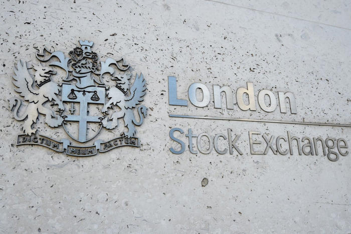 ftse 100 falls as utility sector weighs on market