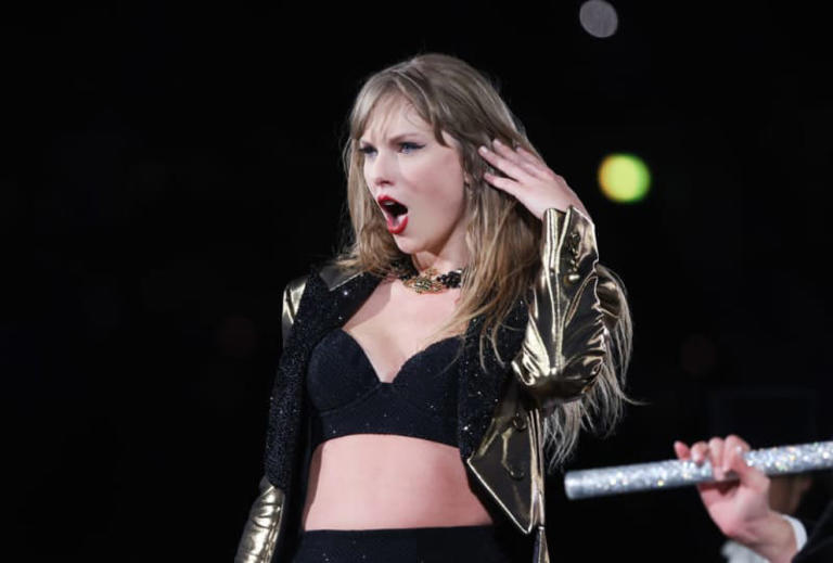 Taylor Swift's wardrobe malfunction on stage spills her 'secrets' - 'The Errors Tour'