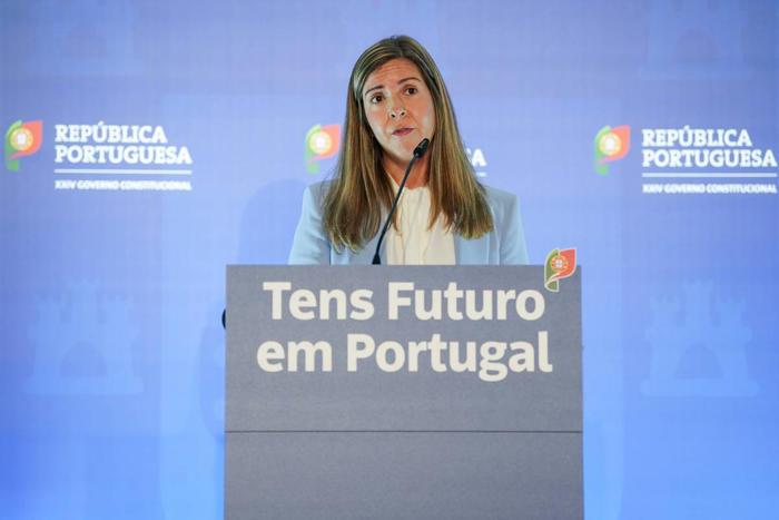 “a mensagem principal é que vale a pena viver em portugal”: montenegro anuncia redução de irs e imt a jovens
