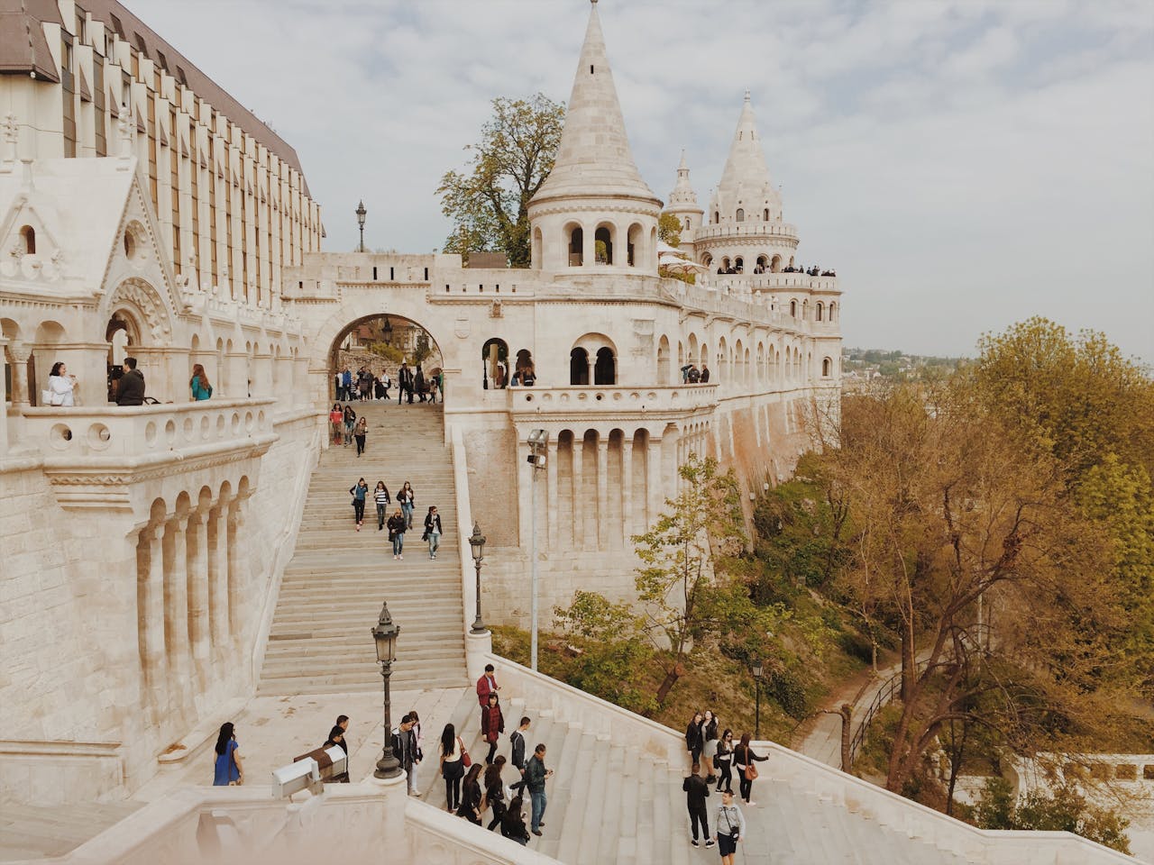 <p>The top three attractions in Budapest to visit include: Buda Castle, Hungarian Parliament Building, and the Széchenyi Thermal Bath.</p>