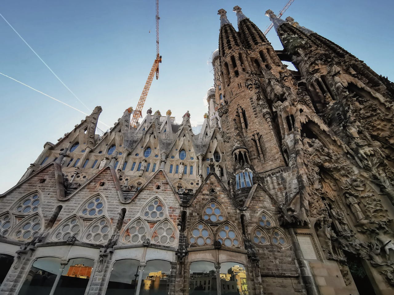 <p>The top three attractions in Barcelona include: Sagrada Família, Park Güell, and La Rambla.</p>