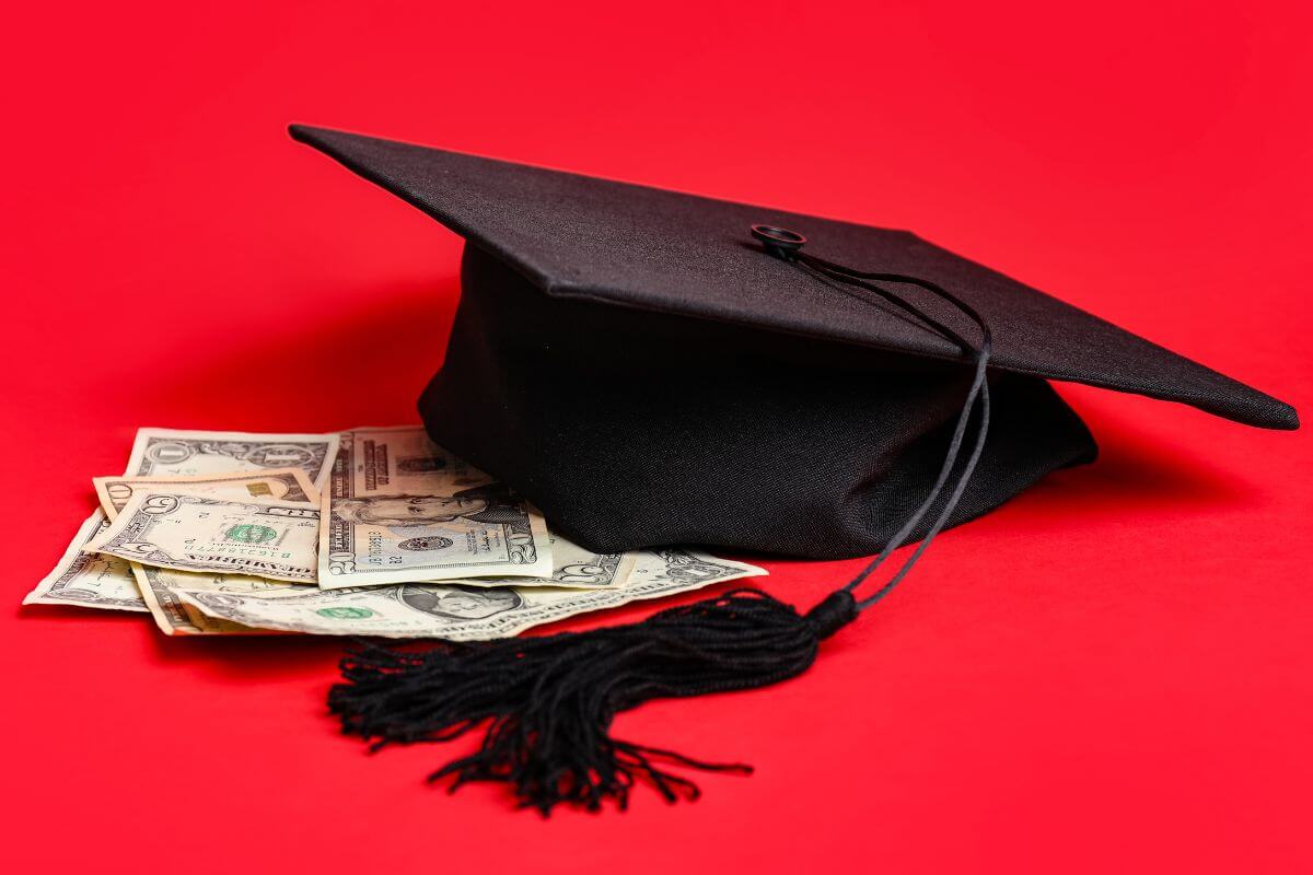 <p>Doubling the high school graduation gift amount is common for college graduates, ranging from $60-600. Consider the graduate’s relationship and your budget when determining the appropriate gift.</p>