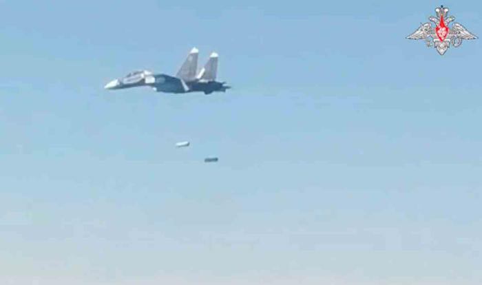 vidéo montrant des chasseurs su-30sm tentant de détruire des drones navals en mer noire