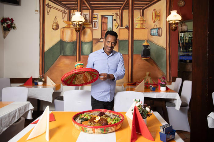 «in meinem restaurant dürfen eritreer nicht über politik reden»