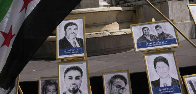 procès de trois dignitaires syriens en france : plongée dans l’horreur des geôles d’assad