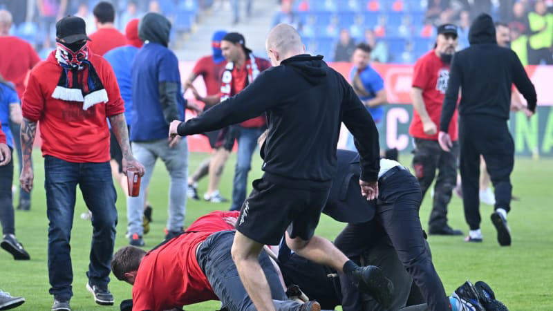 hrůza ve finále českého poháru, píší zahraniční weby. o nejhorších momentech bitky mají jasno