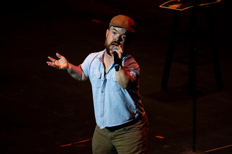 Famous comedian performs stand up in packed Illinois auditorium