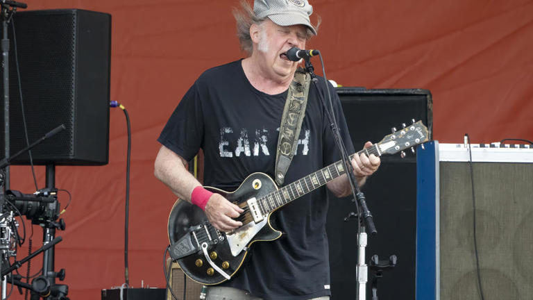Neil Young concert at Chicago's Northerly Island called off on short notice