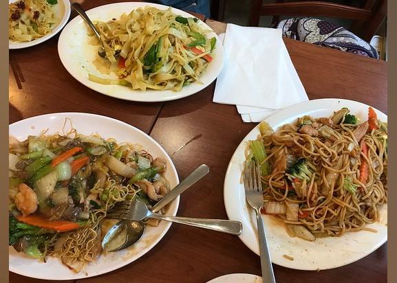 <p>- Rating: 4.0 / 5 (316 reviews)<br> - Detailed ratings: Food (4.0/5), Service (4.0/5), Value (4.5/5), Atmosphere (3.5/5)<br> - Type of cuisine: Chinese, Asian<br> - Price: $<br> - Address: 1018, rue St-urbain, Montreal, Quebec H2Z 1K6 Canada<br> - <a href="https://www.tripadvisor.com//Restaurant_Review-g155032-d1441222-Reviews-Noodle_Factory-Montreal_Quebec.html">Read more on Tripadvisor</a></p>