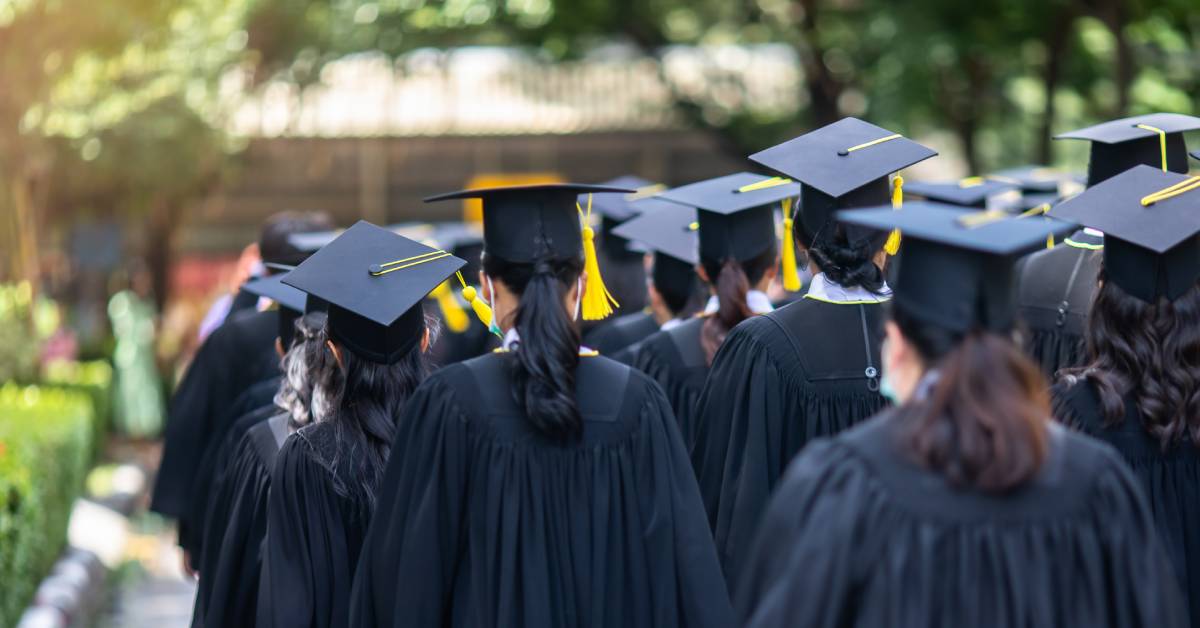 15 Financial Tips That Retirees Wish They Learned Upon Graduation