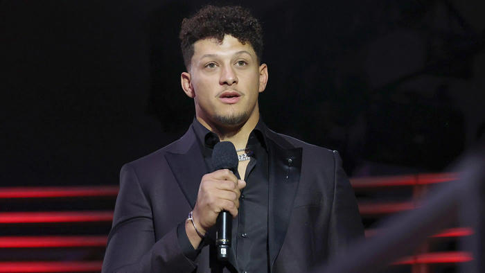 patrick mahomes won't follow tom brady's footsteps when it comes to a roast, 'will definitely be staying away'