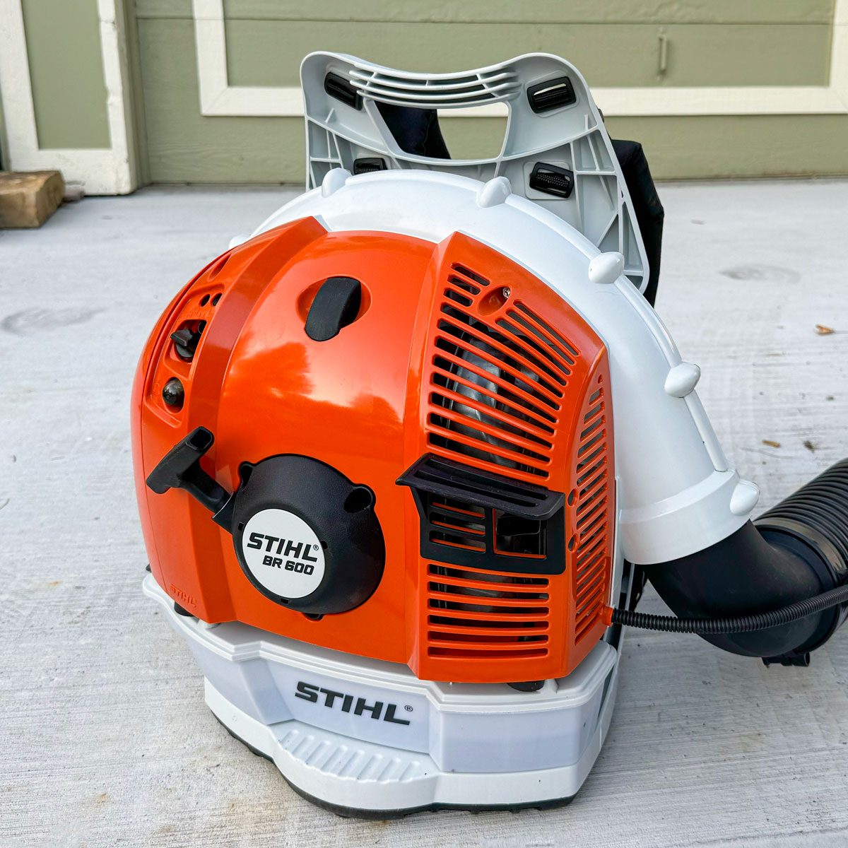 6 Best Backpack Leaf Blowers for Homeowners, According to a Landscaper