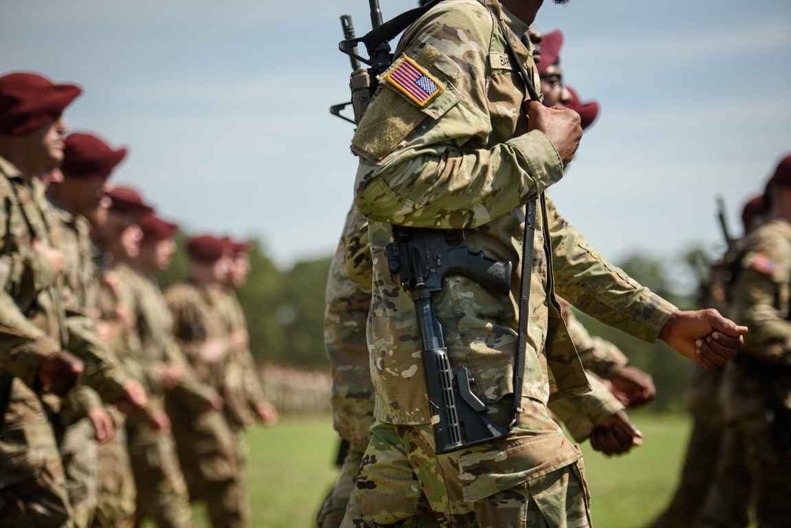 Impressive display: Army's 82nd Airborne Division submits for review at ...