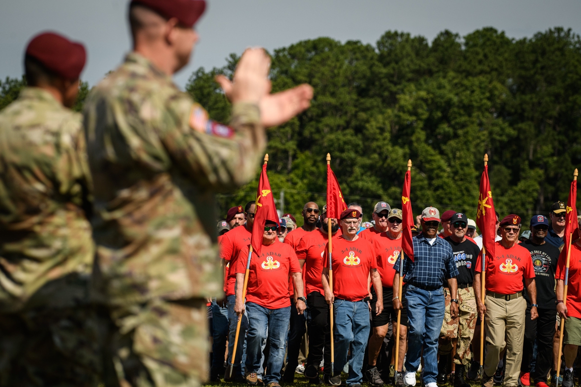 Impressive display: Army's 82nd Airborne Division submits for review at ...