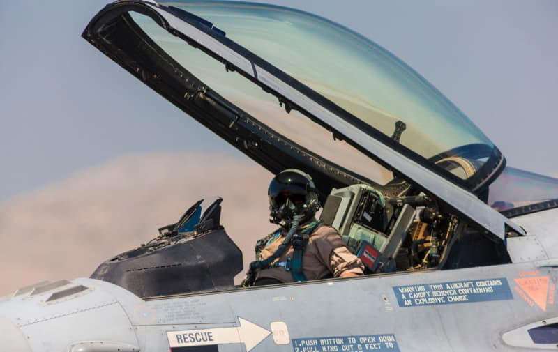 first ukrainian pilots complete f-16 training in arizona