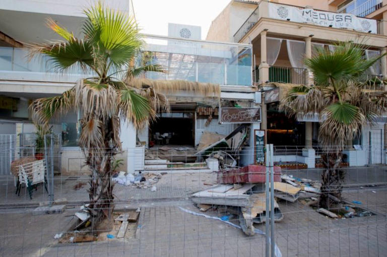 Tragedy at Majorca beach restaurant as four people dead and Brits left injured