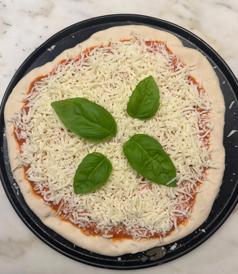 Google AI said to put glue in pizza — so I made a pizza with glue and ...