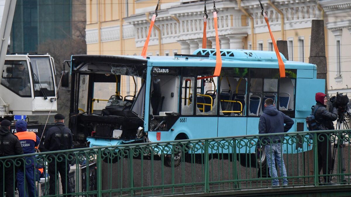 russie : un bus chute dans une rivière à saint-pétersbourg, au moins trois morts