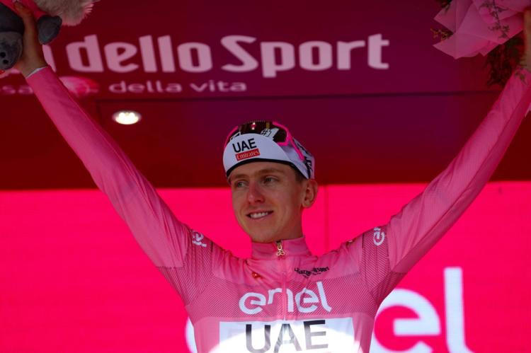 Tadej Pogacar (UAE Team Emirates) est leader du Giro 2024. Découvrez le classement général des coureurs et des équipes après la 7e étape du Tour d’Italie.