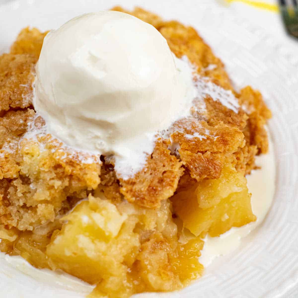 Easy Pineapple Dump Cake Recipe