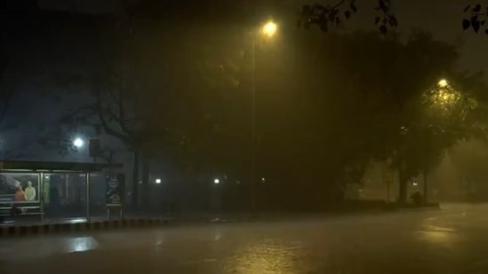 duststorm, drizzle across delhi-ncr, imd issues warning