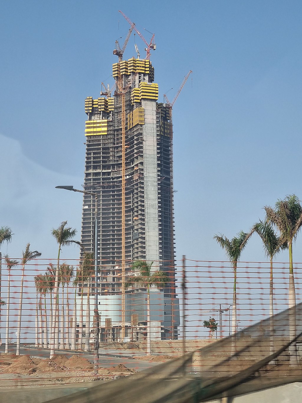 construction restarts on world's tallest skyscraper