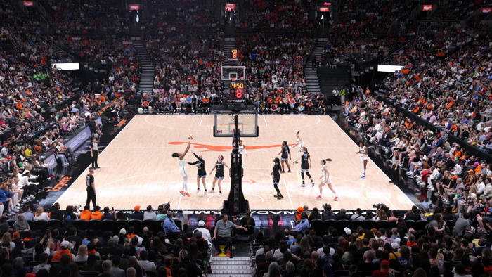 toronto awarded wnba’s first franchise outside u.s., with expansion team set to begin play in 2026