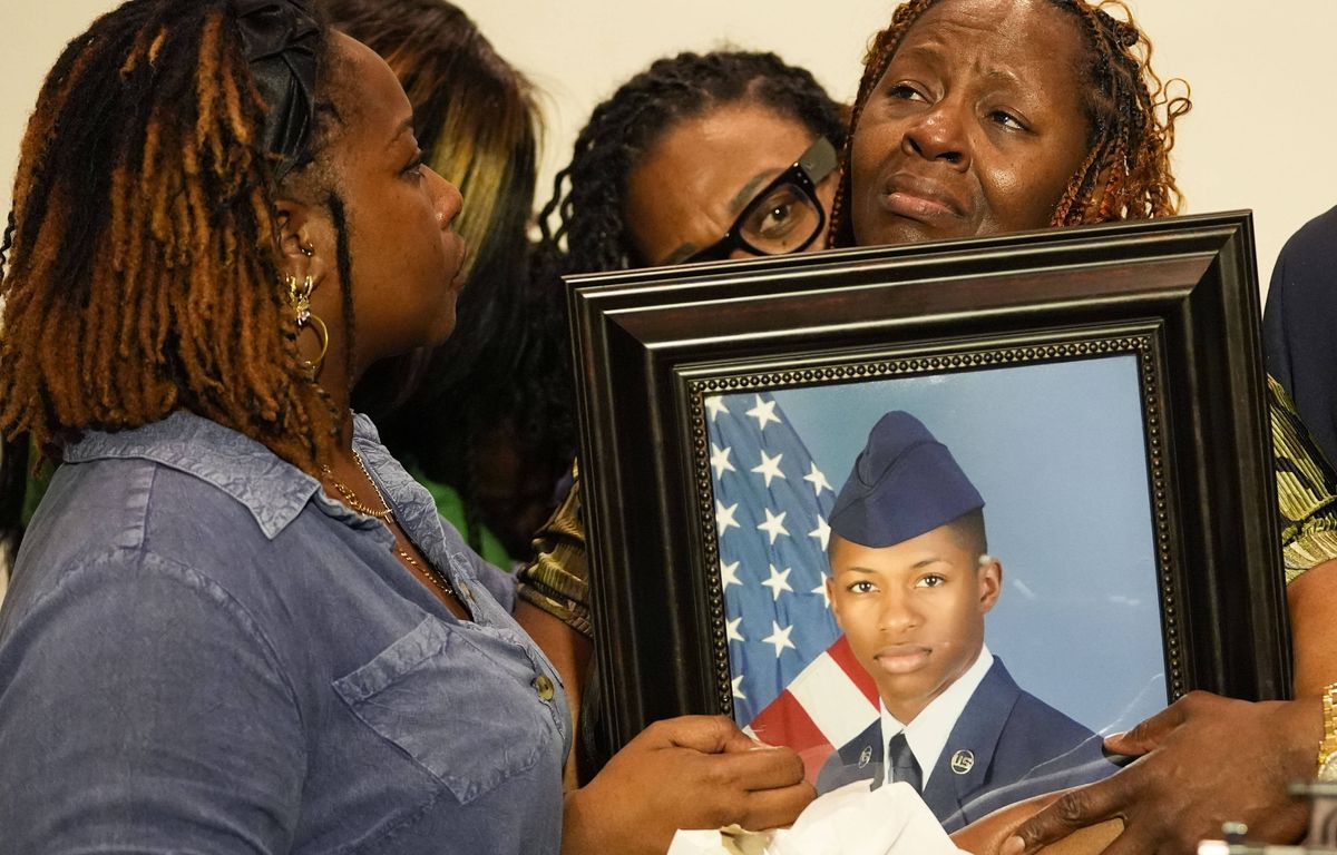 états-unis : la famille du soldat noir abattu par la police veut que justice soit faite