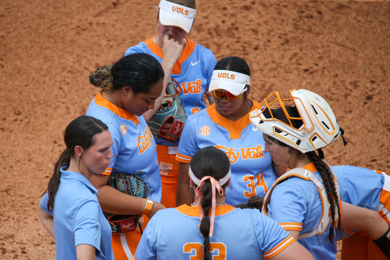 Tennessee softball's Karlyn Pickens, Karen Weekly win SEC pitcher ...