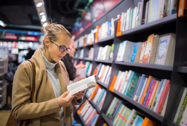<p>Surprisingly, 57% of Americans admit to buying or reading a book solely based on its cover. Even more astonishing is that 96% of these individuals found that the book largely met their expectations.</p>