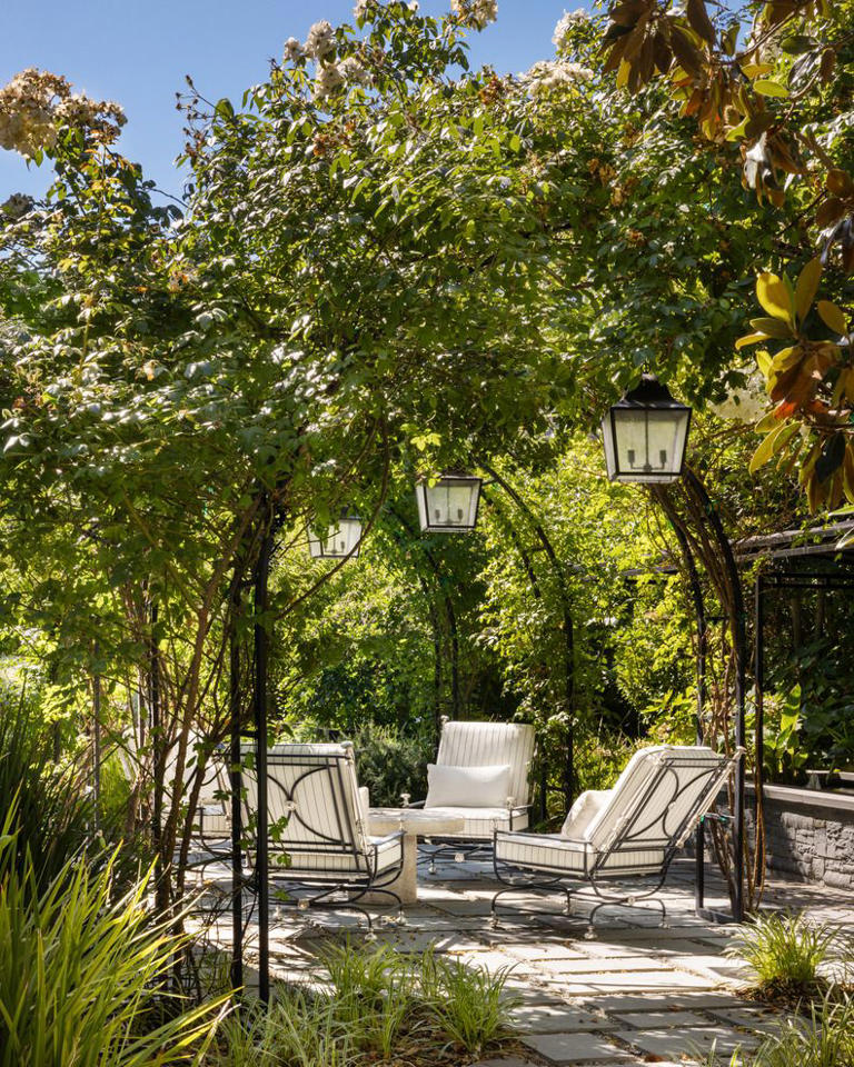 14 gorgeous rock landscaping ideas that add instant curb appeal without ...