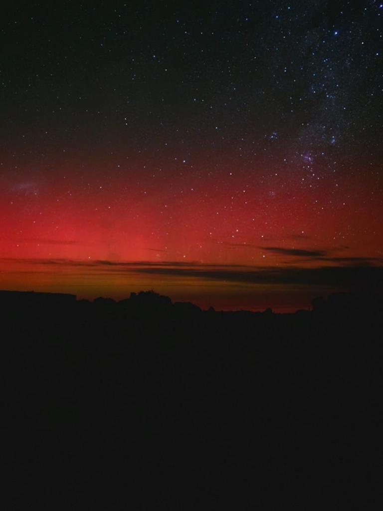 stunning night sky snapped amid geomagnetic storm