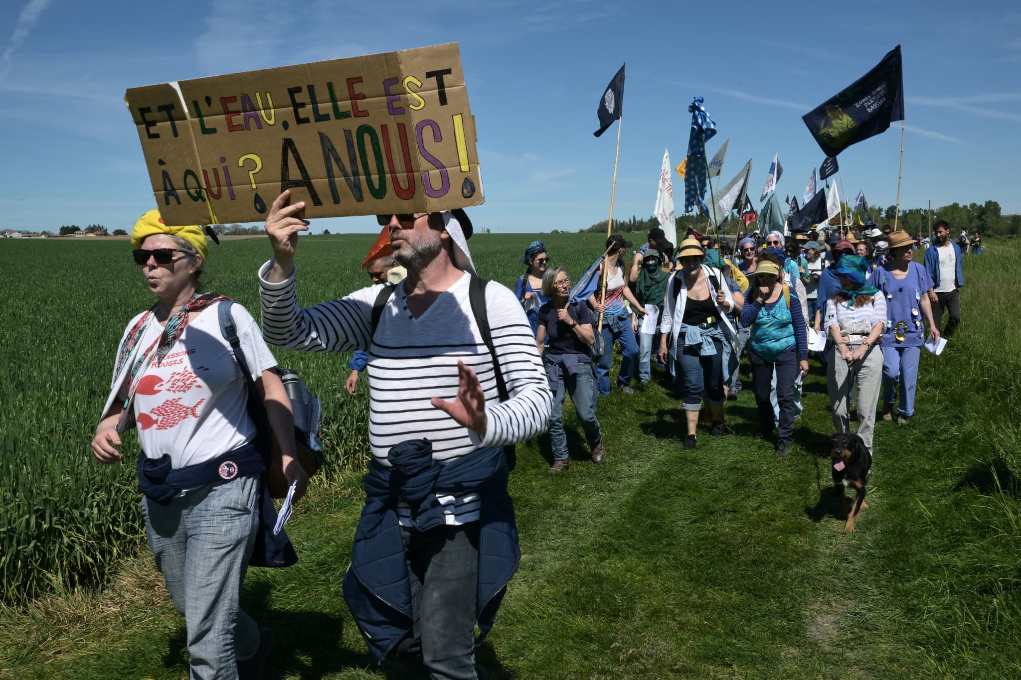 Un "accaparement De L'eau": Des Milliers De Manifestants Contre Les ...