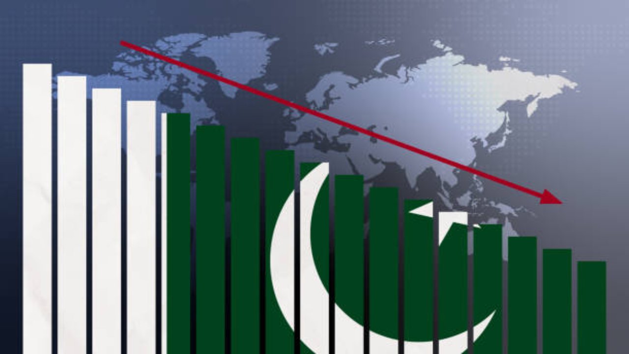 IMF Warns Pakistan Of Potential 'High Downside Risks' To Its Economy ...