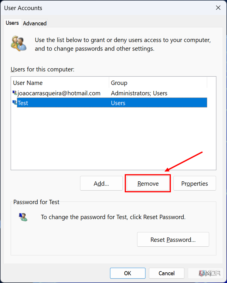 Screenshot of the User Accounts dialog with the remove button highlighted