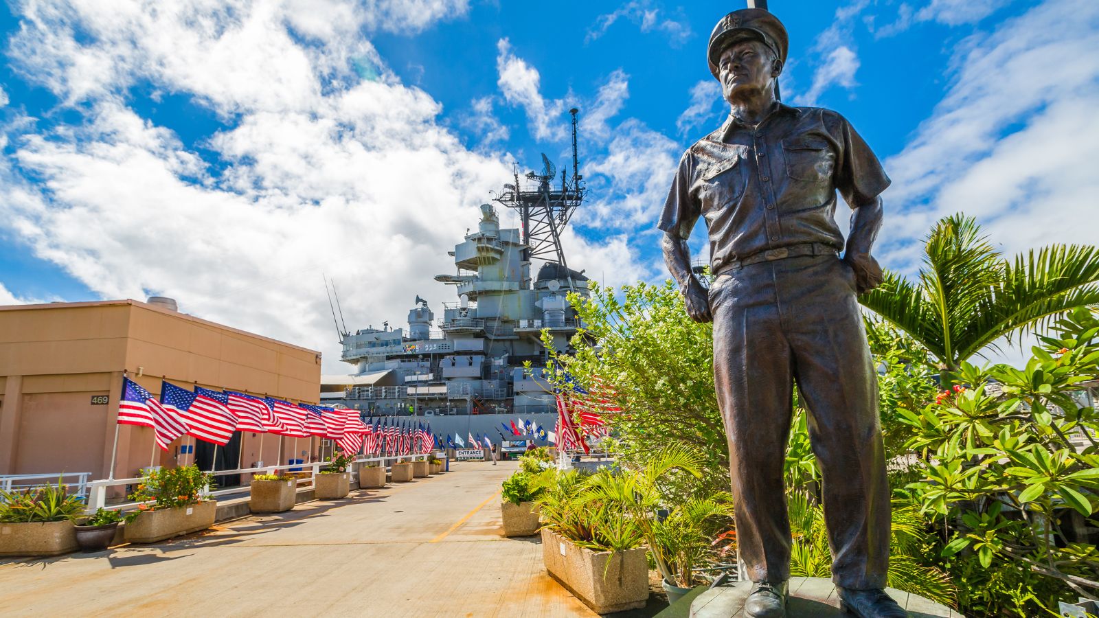 <p>Recommended by 70% of visitors</p><p>The Pearl Harbor National Memorial, Oahu, Hawaii, commemorates the 1941 attack that led the US into World War II. The 21.3-acre site includes the USS Arizona, Utah, and Oklahoma Memorials and a visitor center with World War II exhibits. Nearby are the USS Missouri Memorial, the USS Bowfin Museum, and the Pearl Harbor Aviation Museum—a must-visit for history enthusiasts.</p>