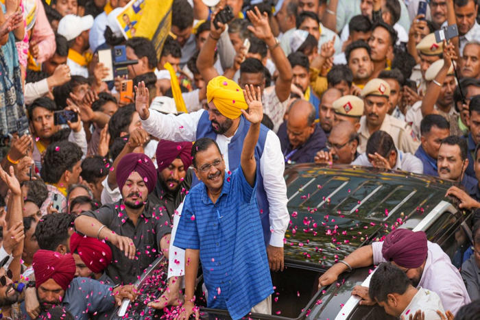 delhi cm kejriwal holds first roadshow for ls election campaign after his release from jail