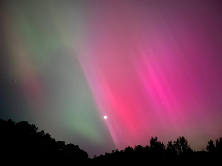 PHOTOS: aurora borealis lights up East Tennessee skies