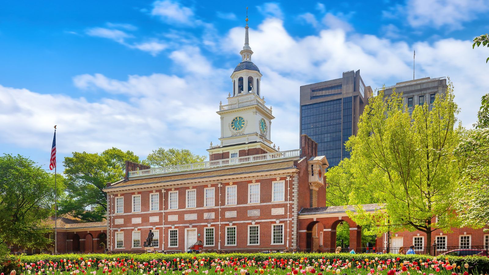<p>Recommended by 56% of visitors</p><p>Situated in Philadelphia’s Old City district, Independence Hall is a UNESCO World Heritage Site and a must-see for history buffs. It’s famously known as the birthplace of America, where the US Constitution and the Declaration of Independence were signed. Visitors can embark on guided tours, exploring the historic courtroom and immersing themselves in the rich history of this iconic landmark. It showcases George Washington’s “sunburst” chair and the original inkstand that was used to sign the Declaration of Independence. The original draft of the US Constitution is also on display, making Independence Hall a vivid window into the Revolutionary era.</p>
