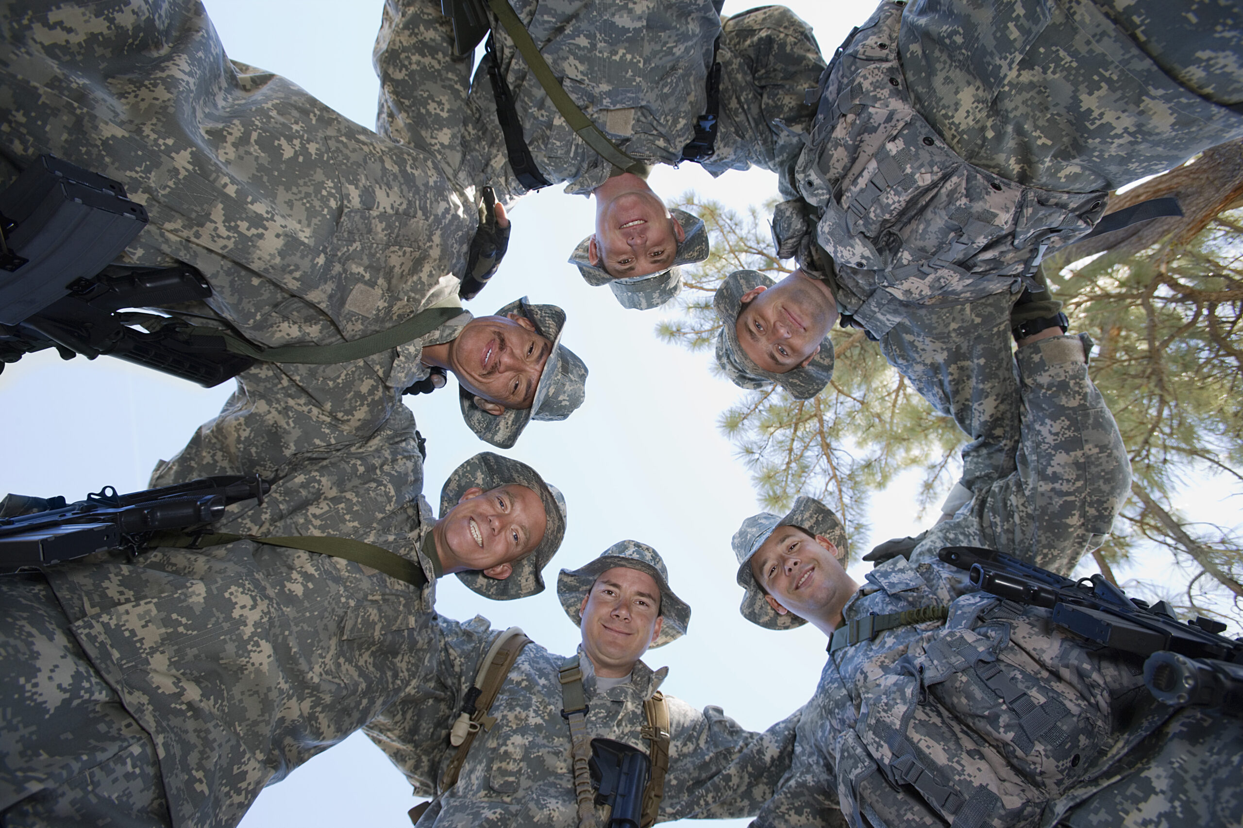 <p>This military phrase literally translates to moments where you’re being unproductive while smoking with your service buddies. It can also mean moments when you’re “horsing around” and joking with each other.</p>