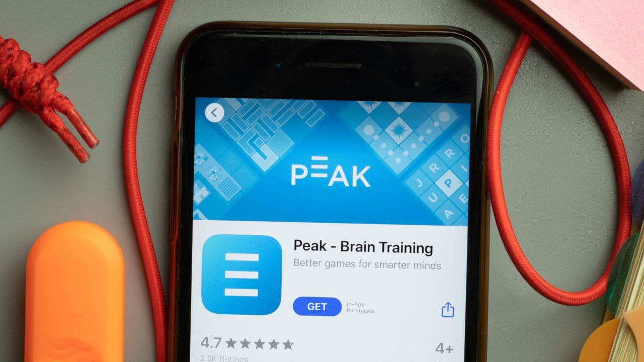 <p>Need to improve your problem-solving skills? <a href="https://www.peak.net/" rel="nofollow noopener">Peak</a> is the answer. Choose from multiple games targeting memory, language, mental agility, and problem-solving.</p><p>It’s a great option offering daily challenges and leaderboards, encouraging competition and motivation. </p>