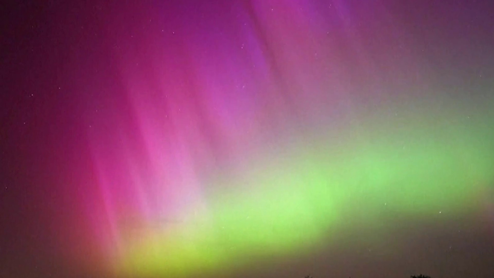 northern-lights-visible-across-u-s-even-reaching-the-deep-south-due