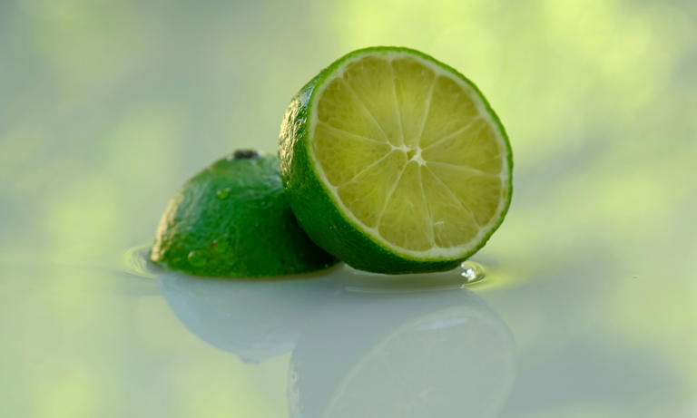 Honey limeade offers several health benefits